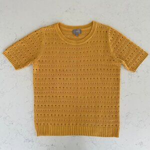 Cyrus Short Sleeve Pointelle Crew Neck Acrylic Knit Top in Mustard Gold Sz L